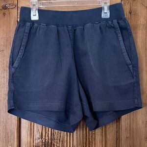 Women's Faherty Brand classic Arlie Day™ Short 4" Color: Navy Blue Size Small